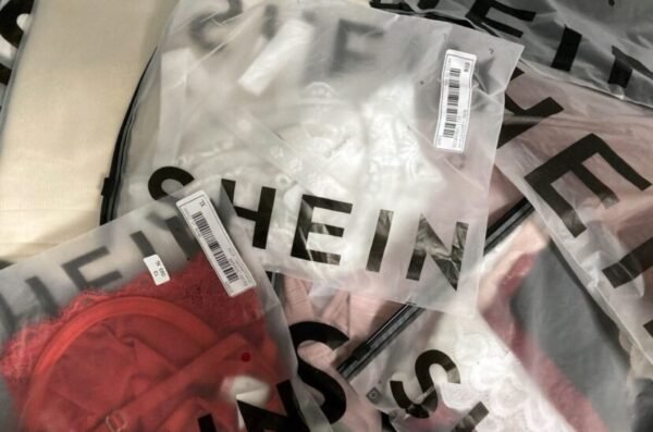 PAQUETES DE BOLSAS CON  ROPA ORIGINAL MARCA SHEIN